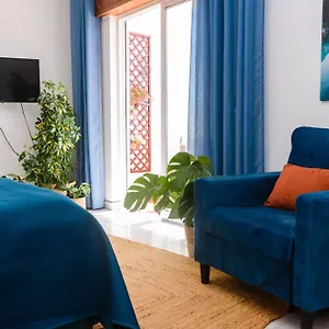 Hillside With Sea View & Fibre Internet Apartment